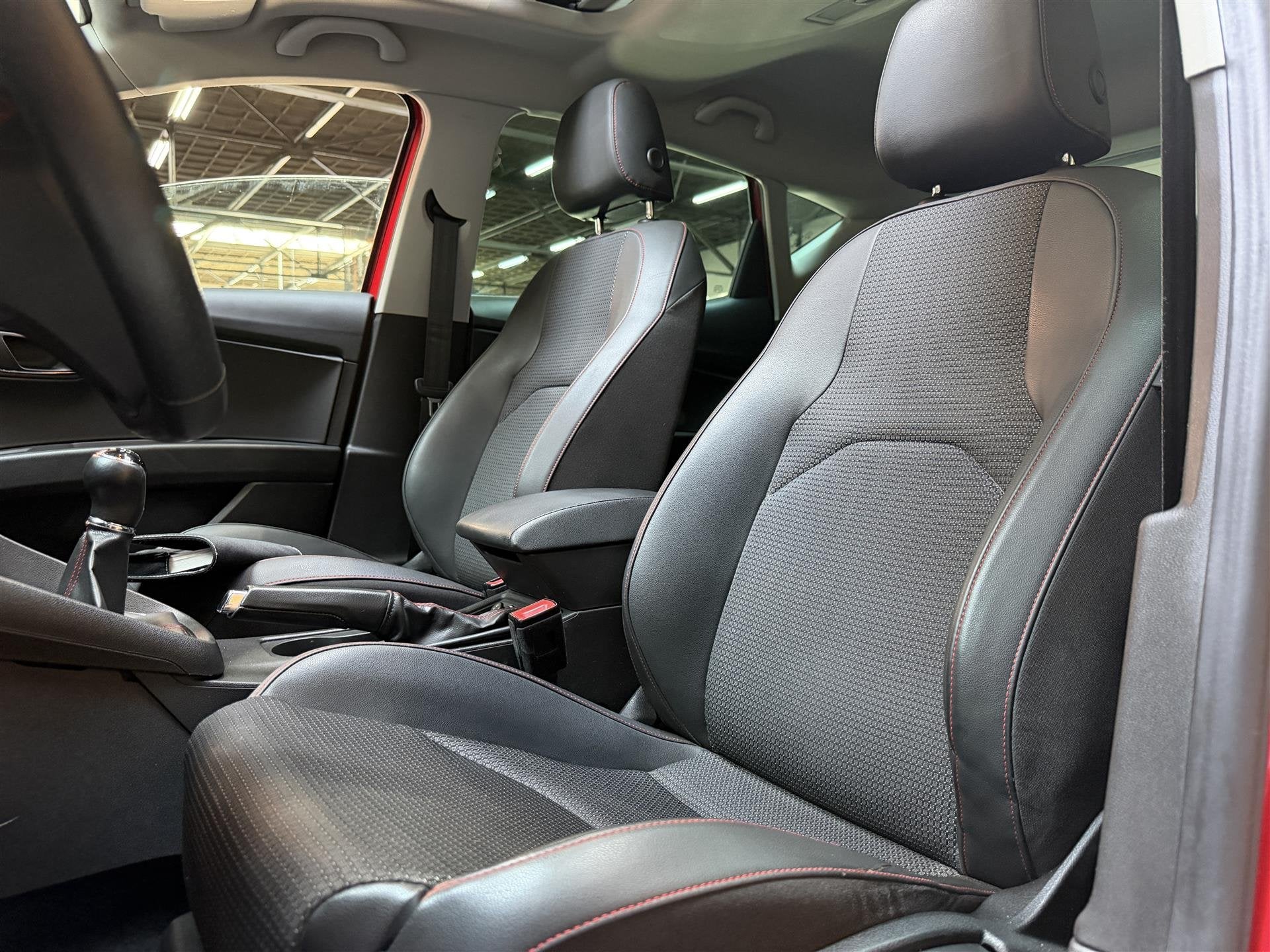 Foto 15 van SEAT Leon 1.4 TSI FR Pano | Led | Maxton | Navi | Clima