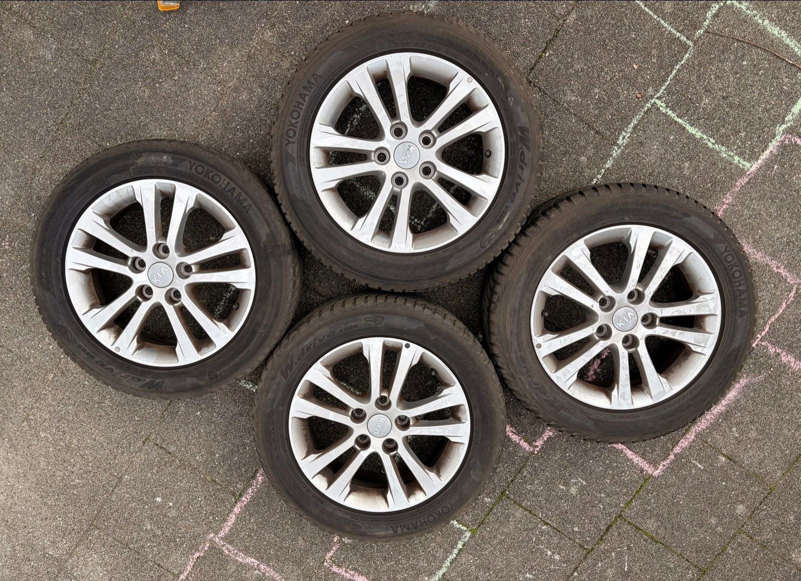 Kia 16 inch winterbanden met velgen - Yokohama 205/55R16, Ophalen, Gebruikt, 16 inch, Banden en Velgen