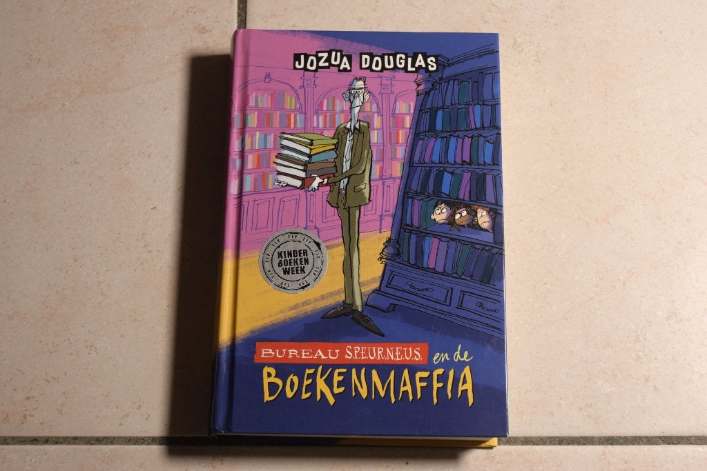 Bureau Speurneus en de boekenmaffia / Jozua Douglas, Ophalen of Verzenden, Zo goed als nieuw, Fictie algemeen