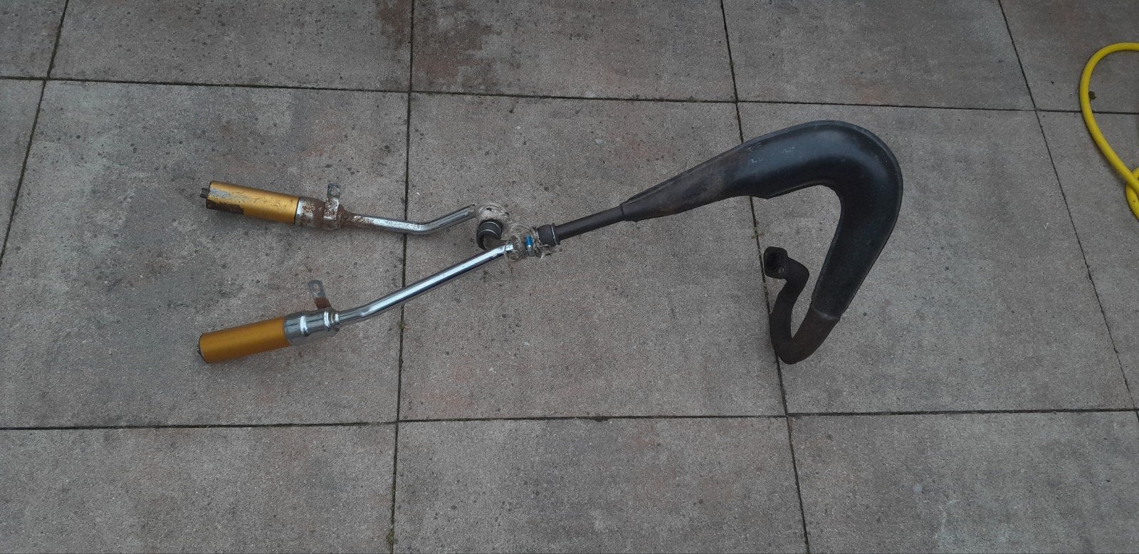 Uitlaatbocht Honda MT met dubbele demper, Fietsen en Brommers, Ophalen of Verzenden