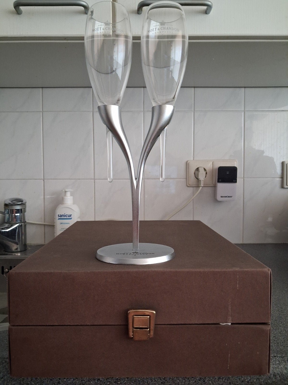 MOËT & CHANDON COFFRET CHANDELIER ONTWERP  PHILIPPE DI MÉO, Ophalen of Verzenden, Zo goed als nieuw, Overige typen