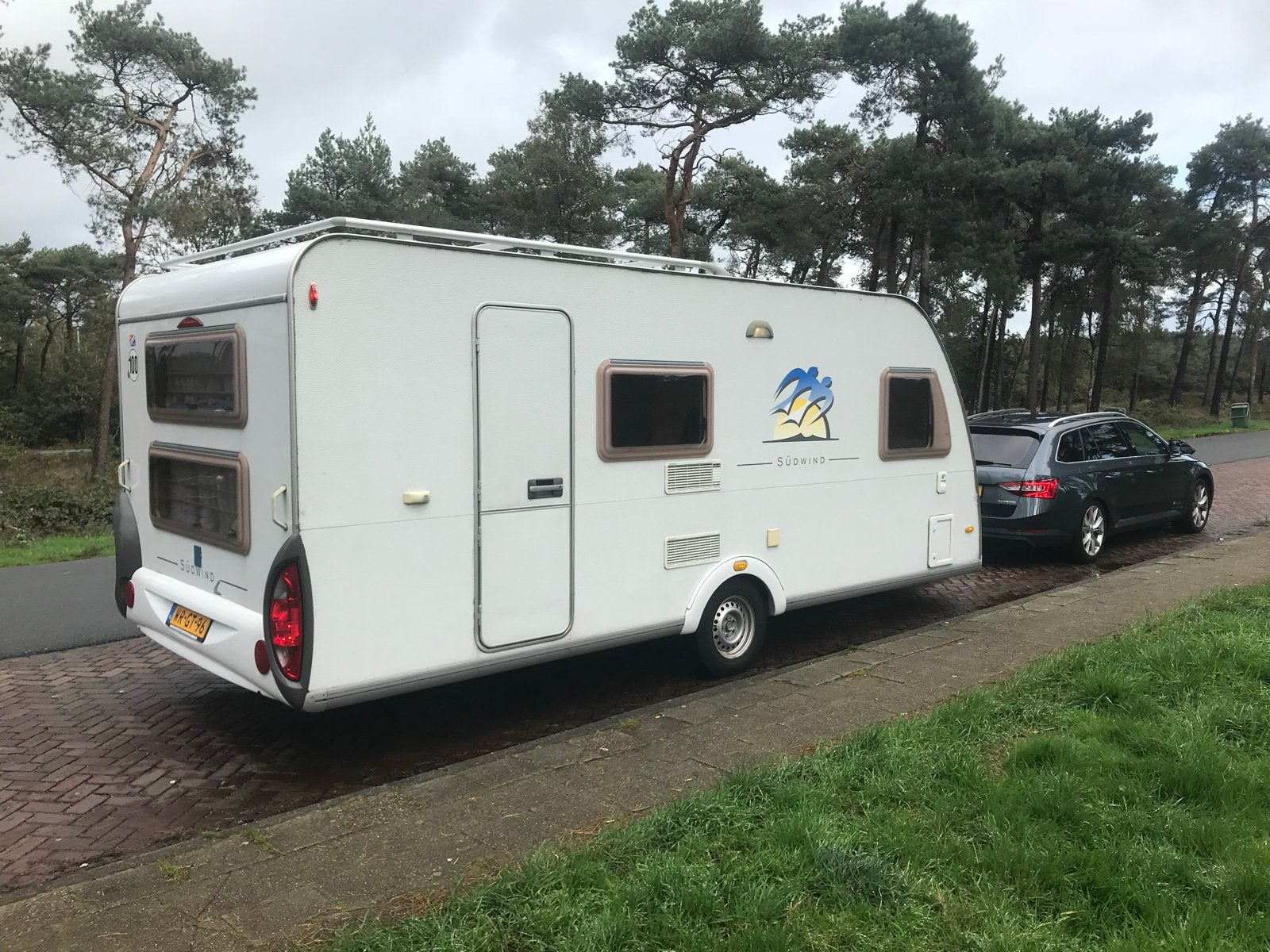 Knaus Sudwind 500 FSk, Airco, Truma mover, Isabella voortent, Rondzit, Kachel, Particulier, 4 tot 5 meter