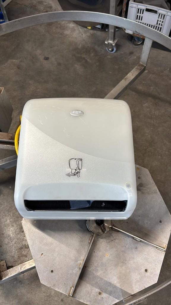 5x Euro Products handdoekdispenser op batterij (gebruikt), Huis en Inrichting, Schoonmaakartikelen, Ophalen