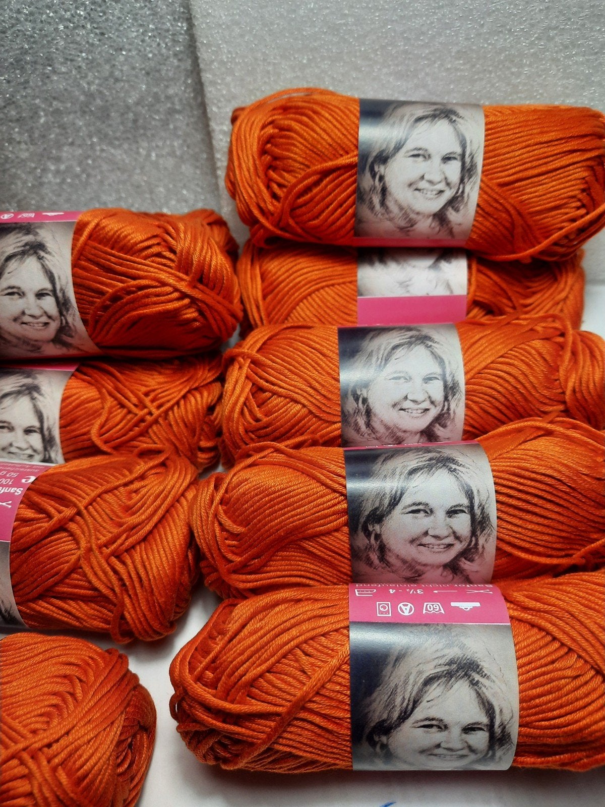 20 bollen glanskatoen rood/oranje - per bol, Ophalen of Verzenden