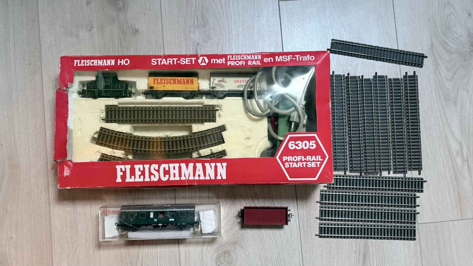 Fleischmann HO Startset 6305 met extra rails en wagon, Hobby en Vrije tijd, Gelijkstroom, Fleischmann, Ophalen of Verzenden, Analoog