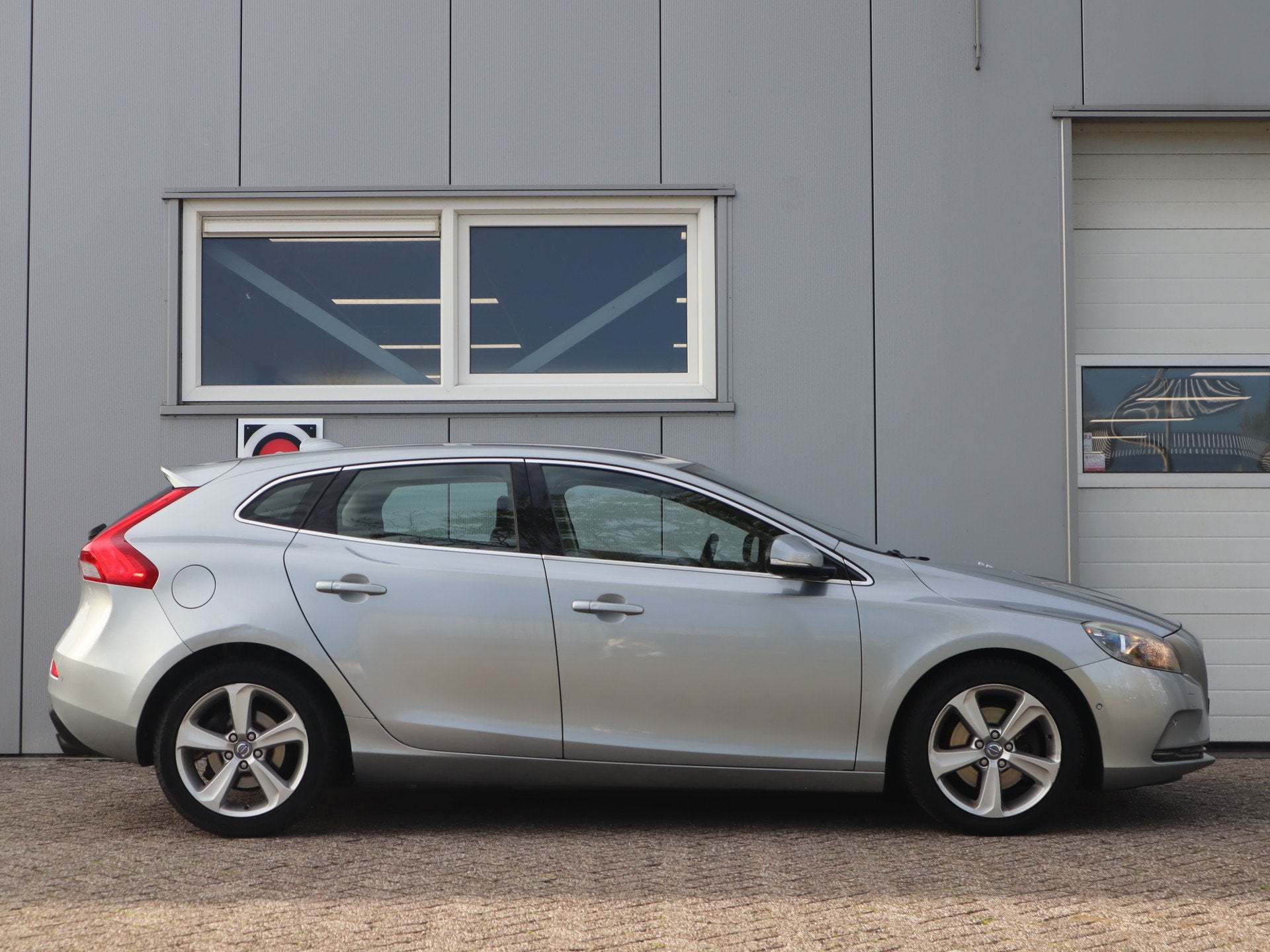 Volvo V40 1.6 T4 Summum / Vol leder / Navi / Cruise, Gebruikt, Beige, 4 cilinders, 179 pk
