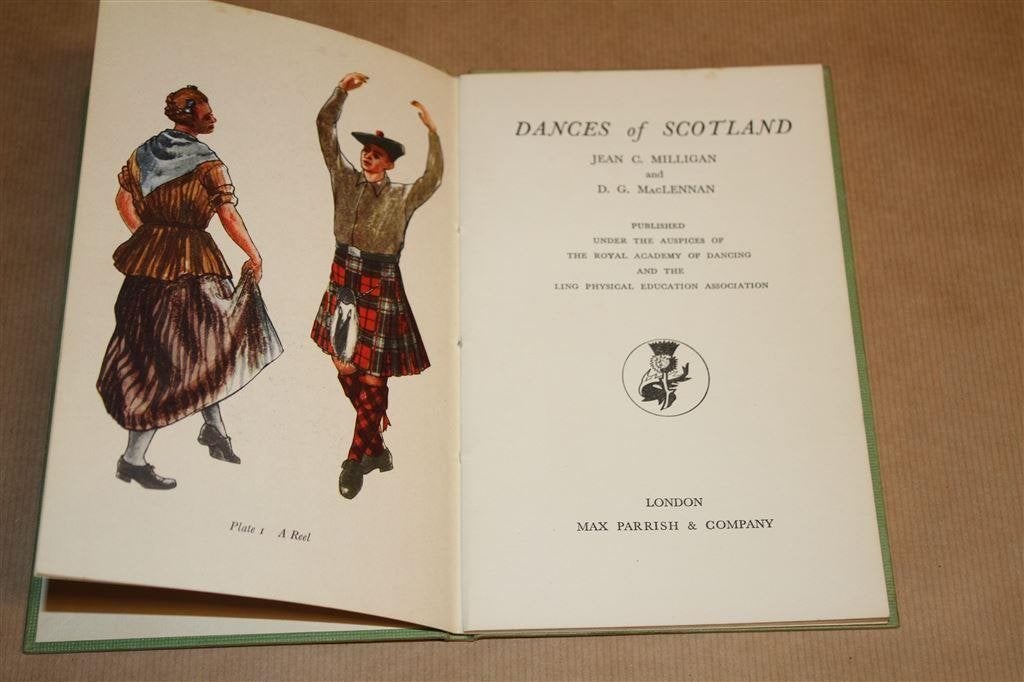 Dances of Scotland [1958]. Handboek Europese volksdansen., Boeken, Ophalen of Verzenden, Gelezen, Toneel
