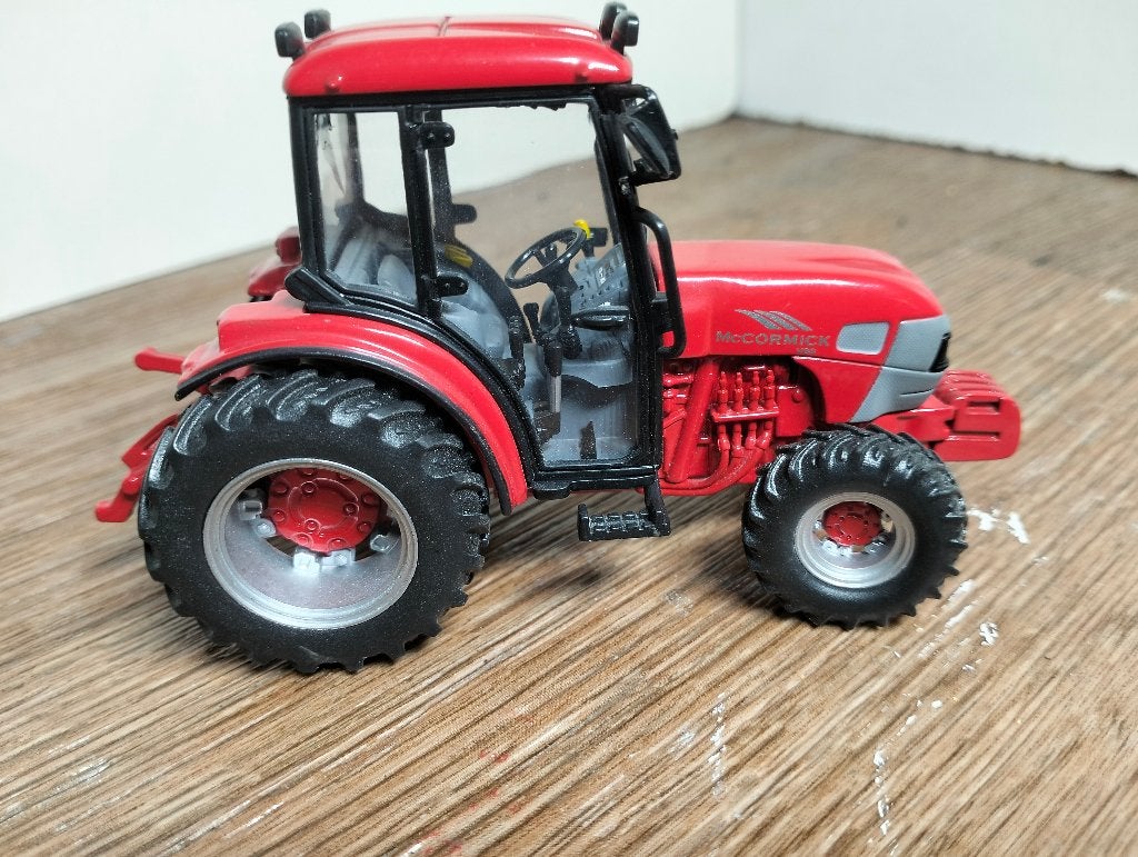 Te koop UH McCormick V80 smalspoor .(A), Hobby en Vrije tijd, Ophalen of Verzenden, Zo goed als nieuw, Tractor of Landbouw, Universal Hobbies