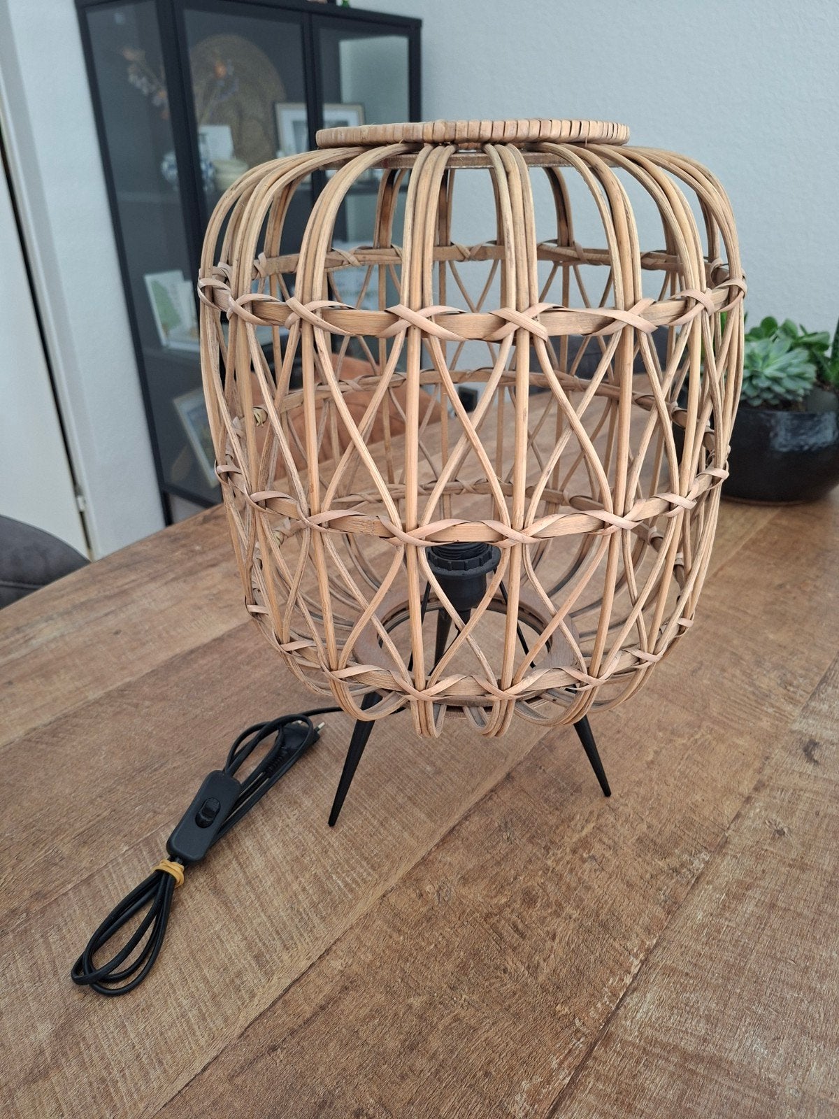 Rotan tafellamp, Huis en Inrichting, Lampen | Tafellampen, Ophalen of Verzenden, Zo goed als nieuw, Minder dan 50 cm