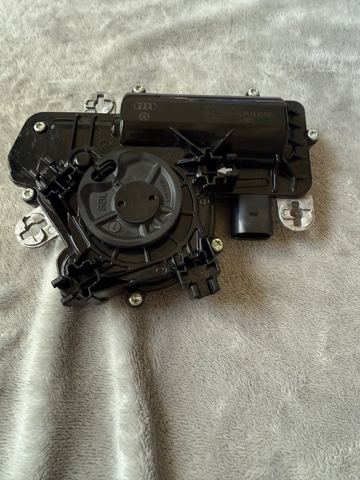 Originele achterklepactuator met onderdeelnummer 3V5827887C., Auto-onderdelen, Ophalen of Verzenden