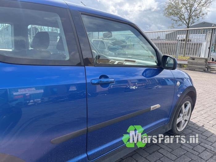 Portier 2Deurs rechts van een Suzuki Swift, Gebruikt, -, Deur, -