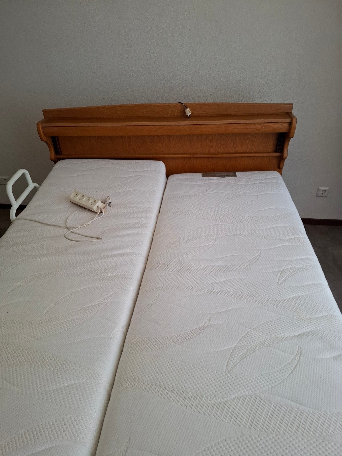 2-persoonsbed met verstelbare spiralen + 2 nachtkastjes, Ophalen, Tweepersoons, 160 cm, Hout