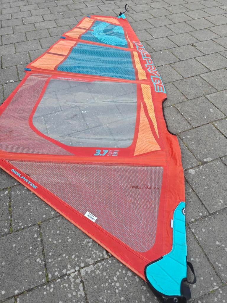 Neilpryde combat quiver 3.7 4.2 en 4.7 2023 in prijs verlaag, Ophalen of Verzenden, Zeil
