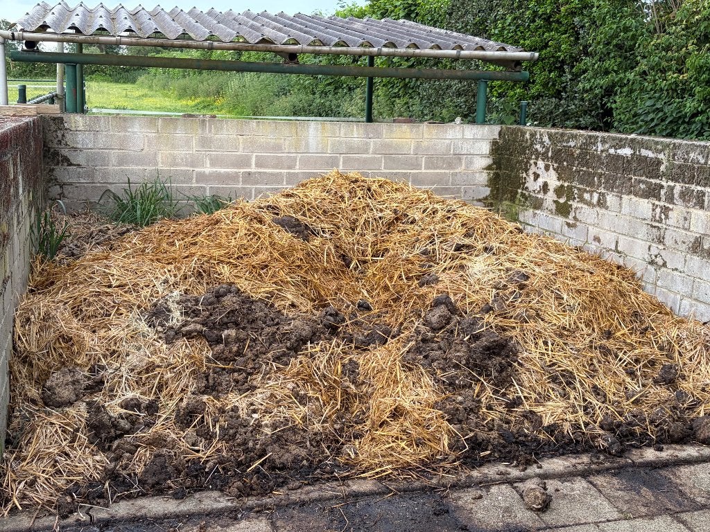 Paardenmest, Ophalen, Mest