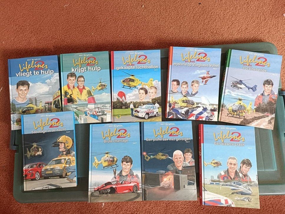 Lifeliner 2 Boekenreeks - 9 delen van Adri Burghout, Boeken, Ophalen of Verzenden, Zo goed als nieuw, Adri Burghout, Fictie