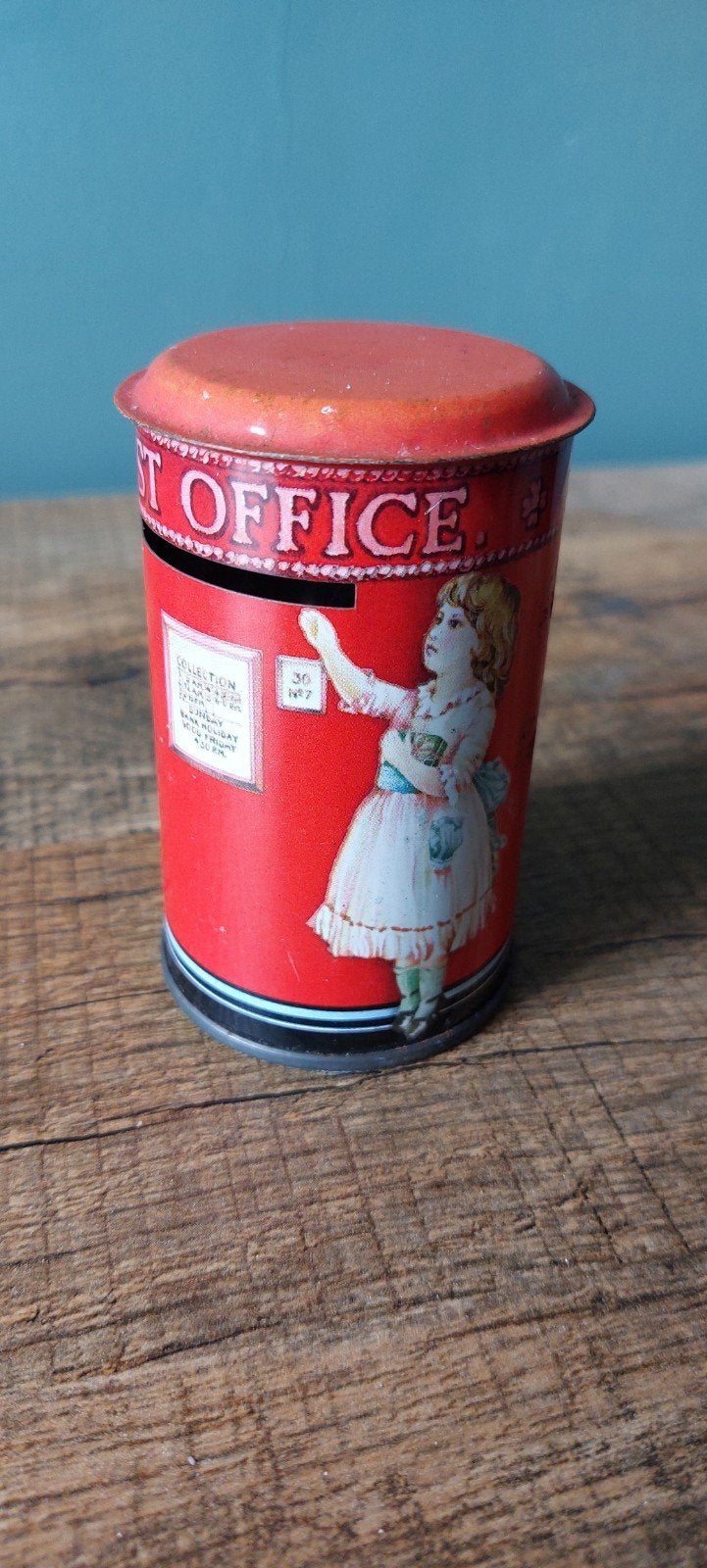 Vintage 'Post Office' spaarpot - Rood blik met meisje, Ophalen of Verzenden, Gebruikt