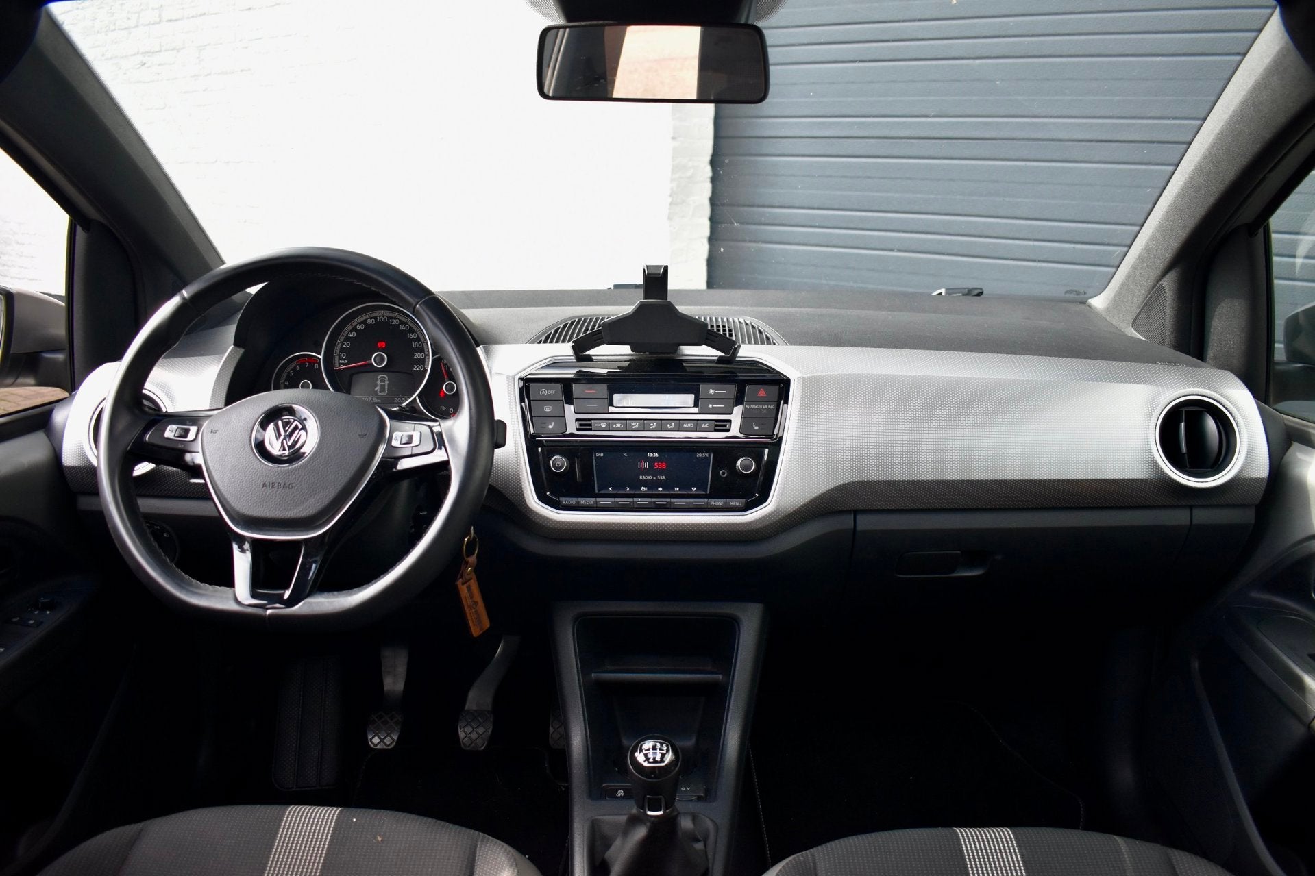 Volkswagen Up! 1.0 TSI BMT high up! |Pano|Camera|Cruise|DAB|, Voorwielaandrijving, Gebruikt, 4 stoelen, Leder en Stof