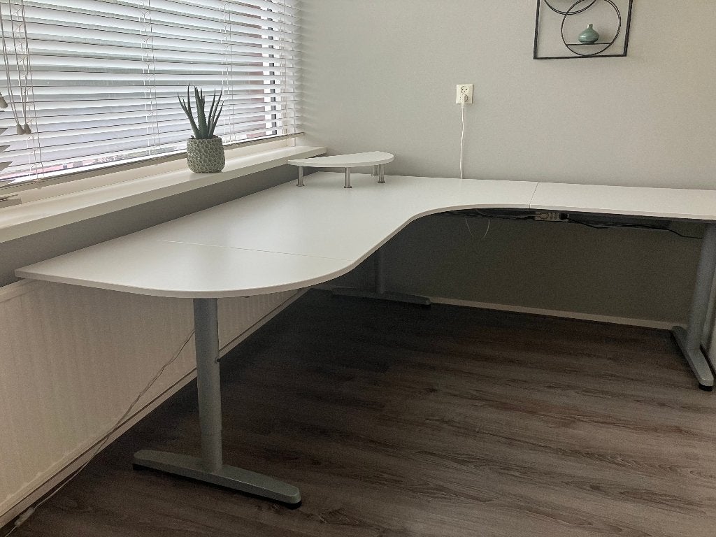 Ruime IKEA Galant hoekbureau kleur wit, Huis en Inrichting, Gebruikt, Scandinavisch, Hout, Hoekbureau