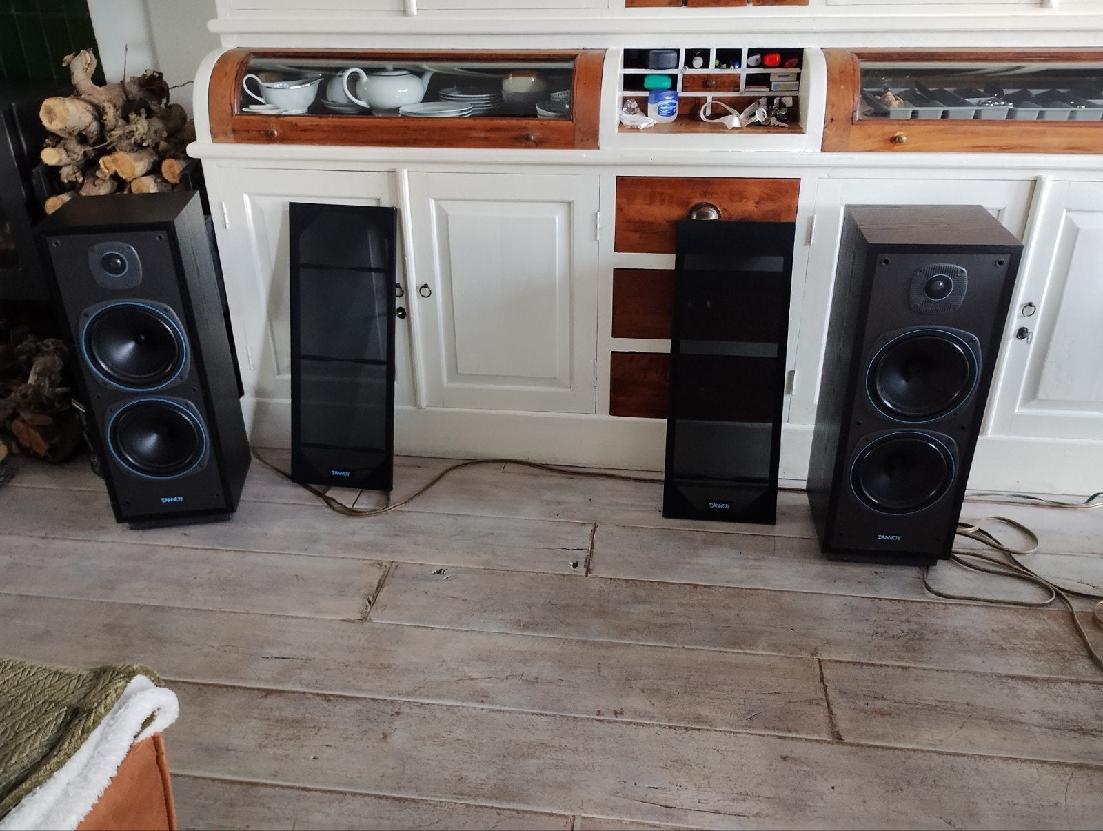 Vintage Tannoy J30 set speakers uit de 90's, Vloerstaande luidspreker, Gebruikt, Inclusief kabels, 120 tot 150 watt