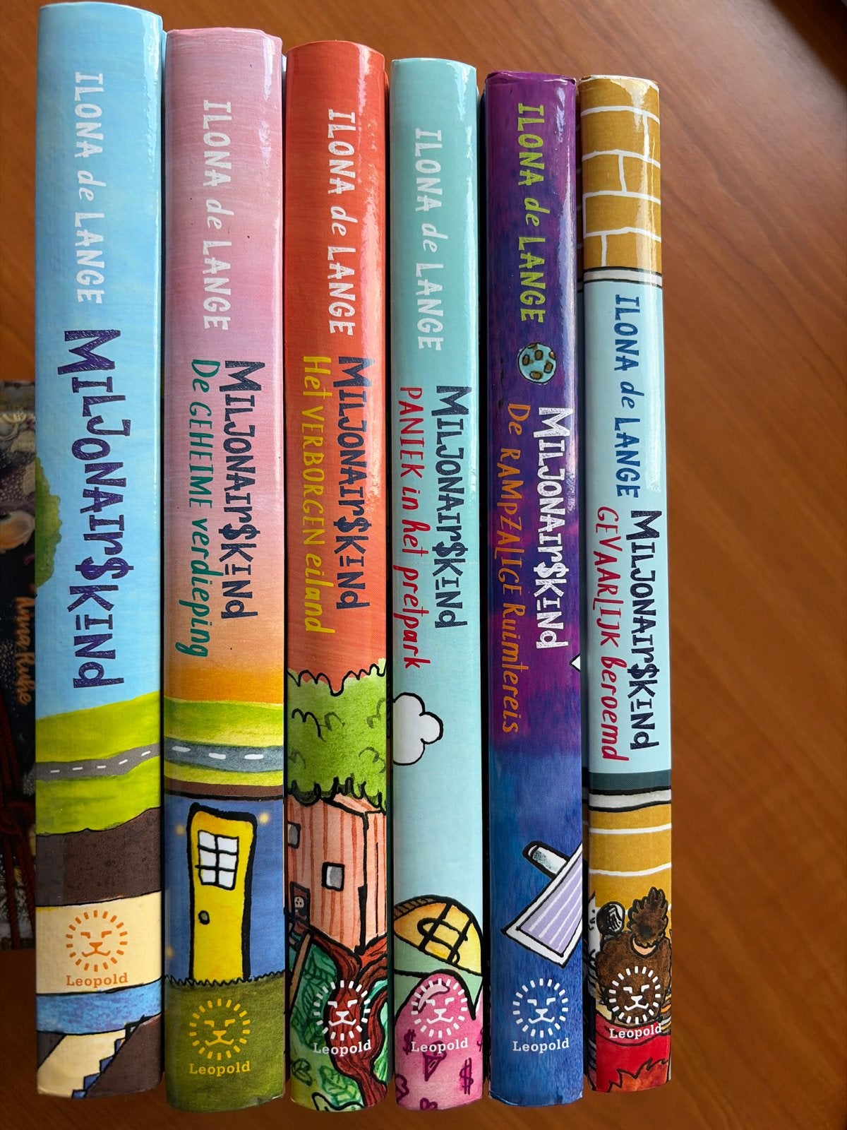 6x Miljonairskind boeken van Ilona de Lange, Boeken, Ophalen, Zo goed als nieuw, Ilona de Lange, Fictie algemeen