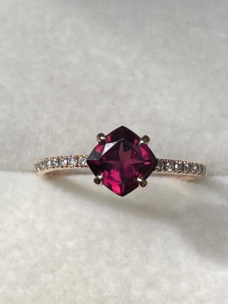 9 karaat rosegouden ring met synt robijn en diamantjes, Ophalen of Verzenden, Nvt, Dame, Nvt