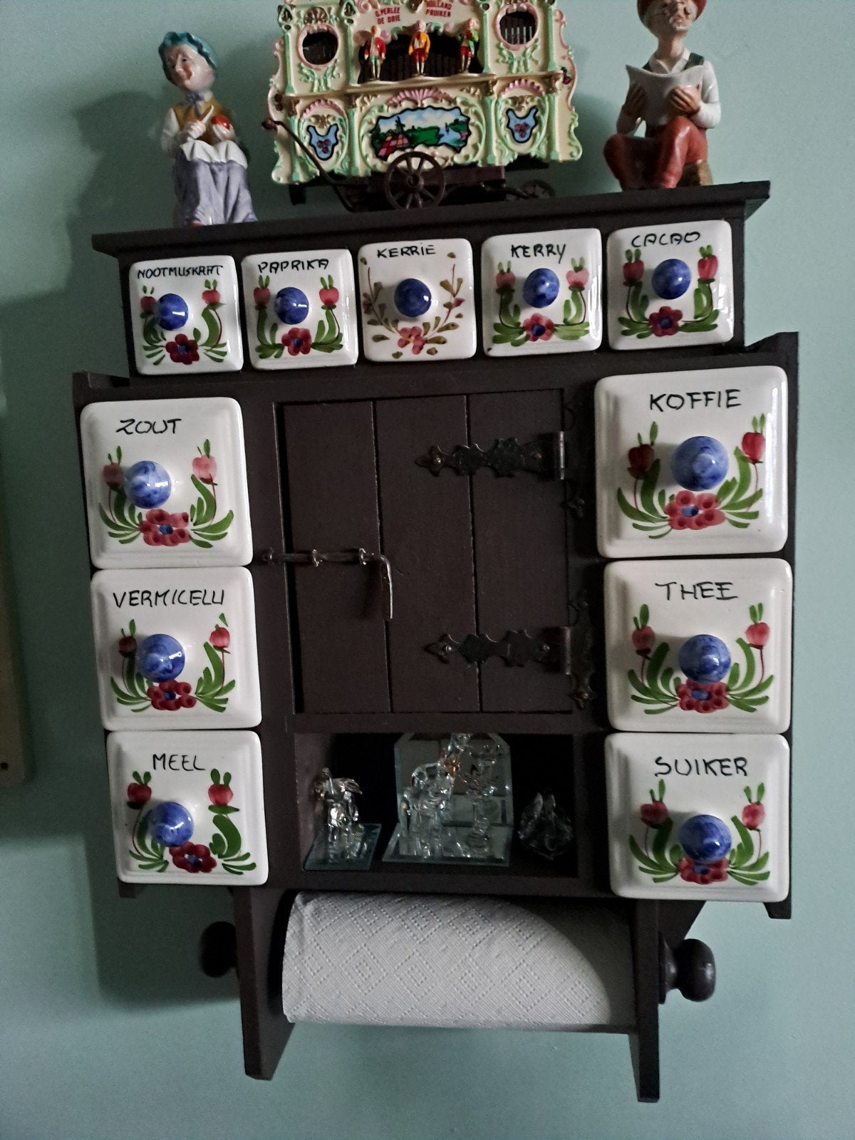Vintage kruidenrek met porseleinen potjes, Ophalen