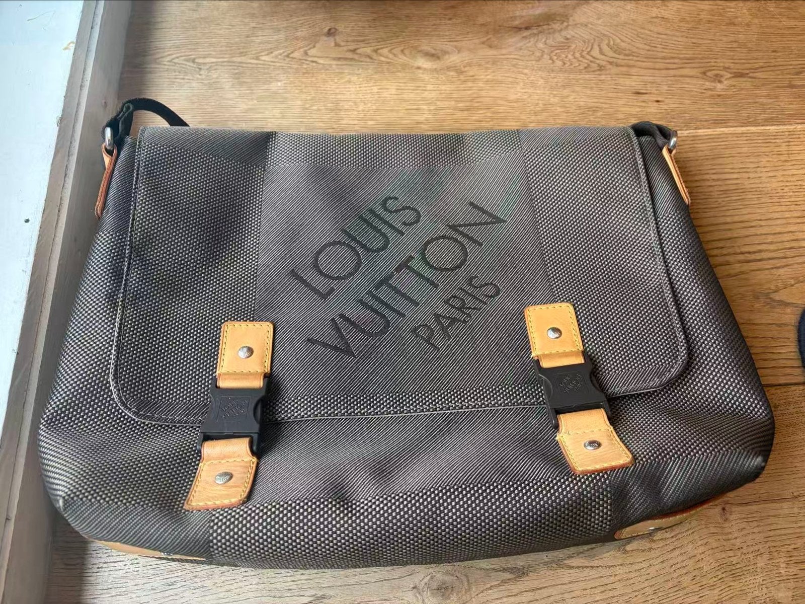 Louis Vuitton Damier Geant Loup, Sieraden, Tassen en Uiterlijk, Ophalen, Zo goed als nieuw, Grijs