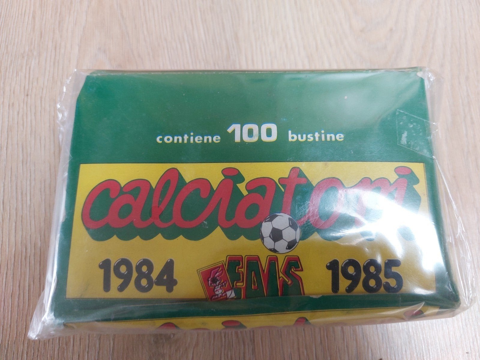 edis calciatori box 1984 zeldzaam voetbal plaatjes Maradona, Ophalen of Verzenden, Buitenlandse clubs, Poster, Plaatje of Sticker