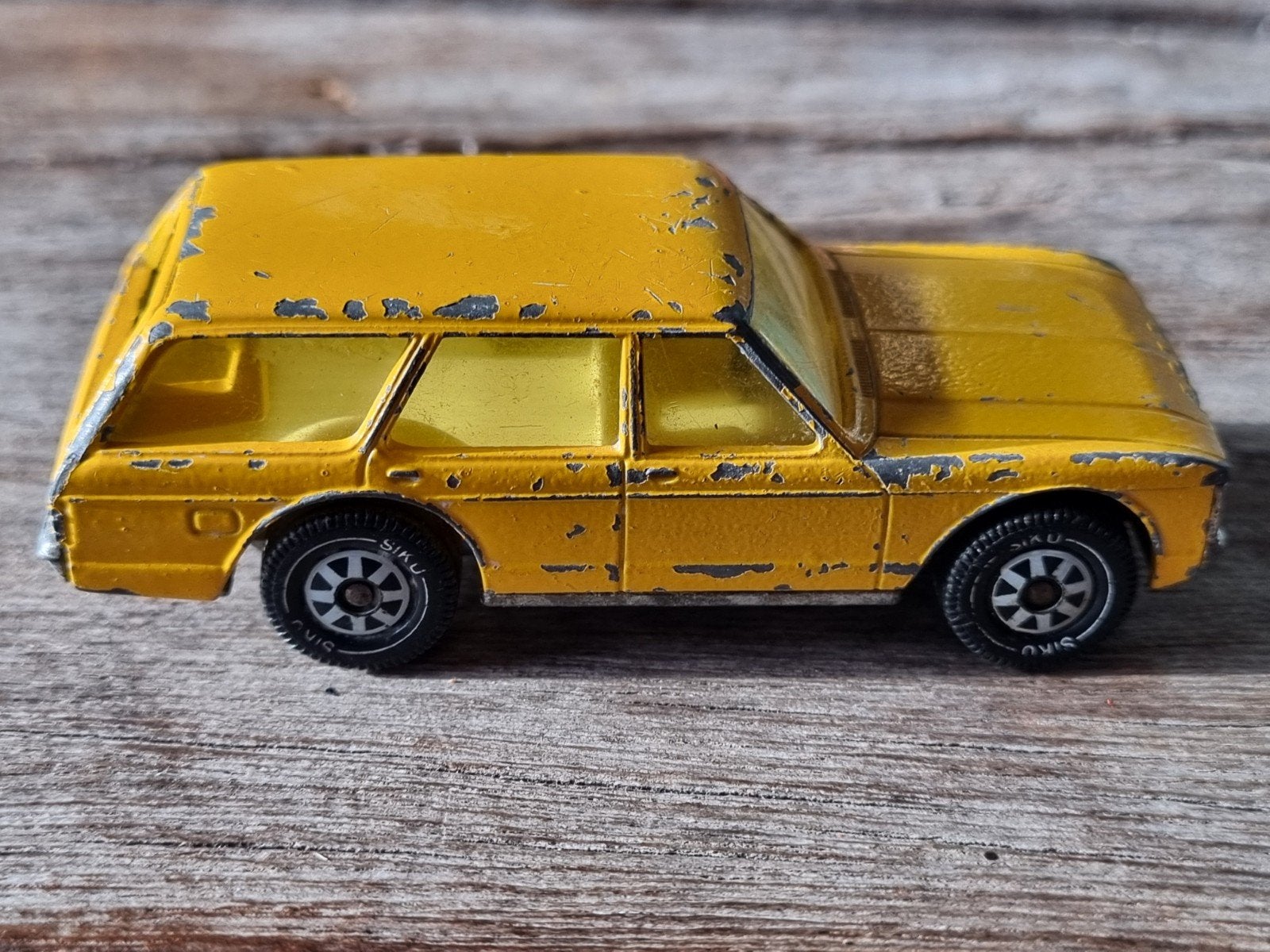 Siku Ford Granada Turnier 1028 - Geel (Gebruikt), Ophalen of Verzenden, Gebruikt, Auto