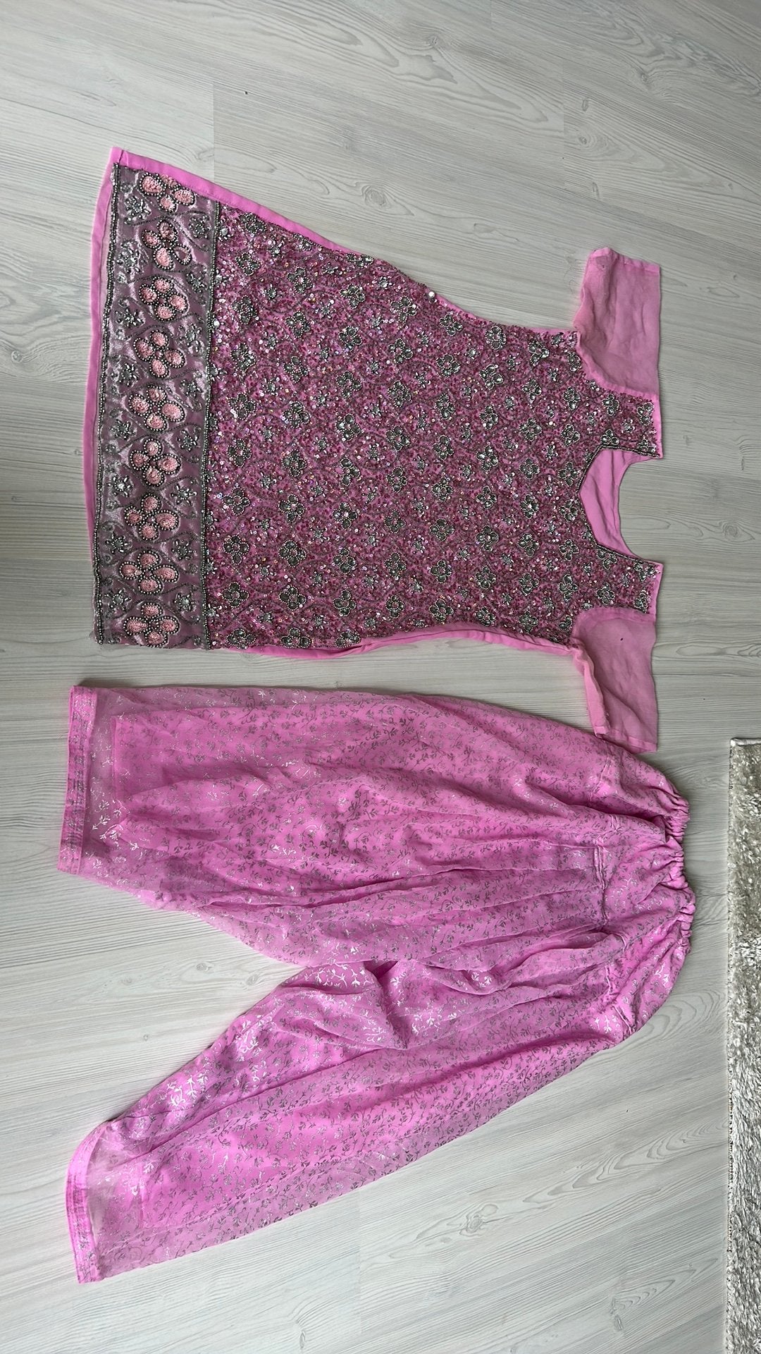 Mooi roze turnpakje met glitters, in goede staat hoofddoek, Kindermaat 122 t/m 140, Ophalen, Zo goed als nieuw, Turnpak(je)