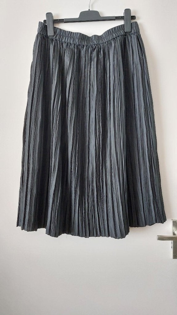 Zwarte plissé rok maat 46, Verzenden, Zwart, Maat 46/48 (XL) of groter, Onder de knie