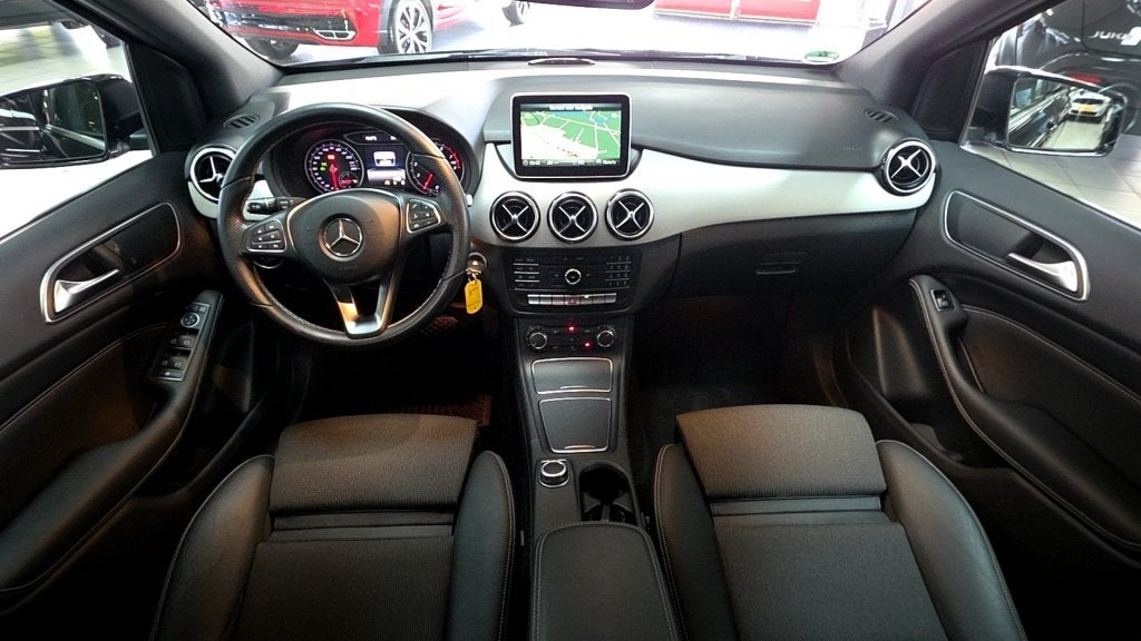 Mercedes-Benz B-Klasse 180 Ambition Automaat / Trekhaak, Automaat, 12 maanden, 1325 kg, Gebruikt