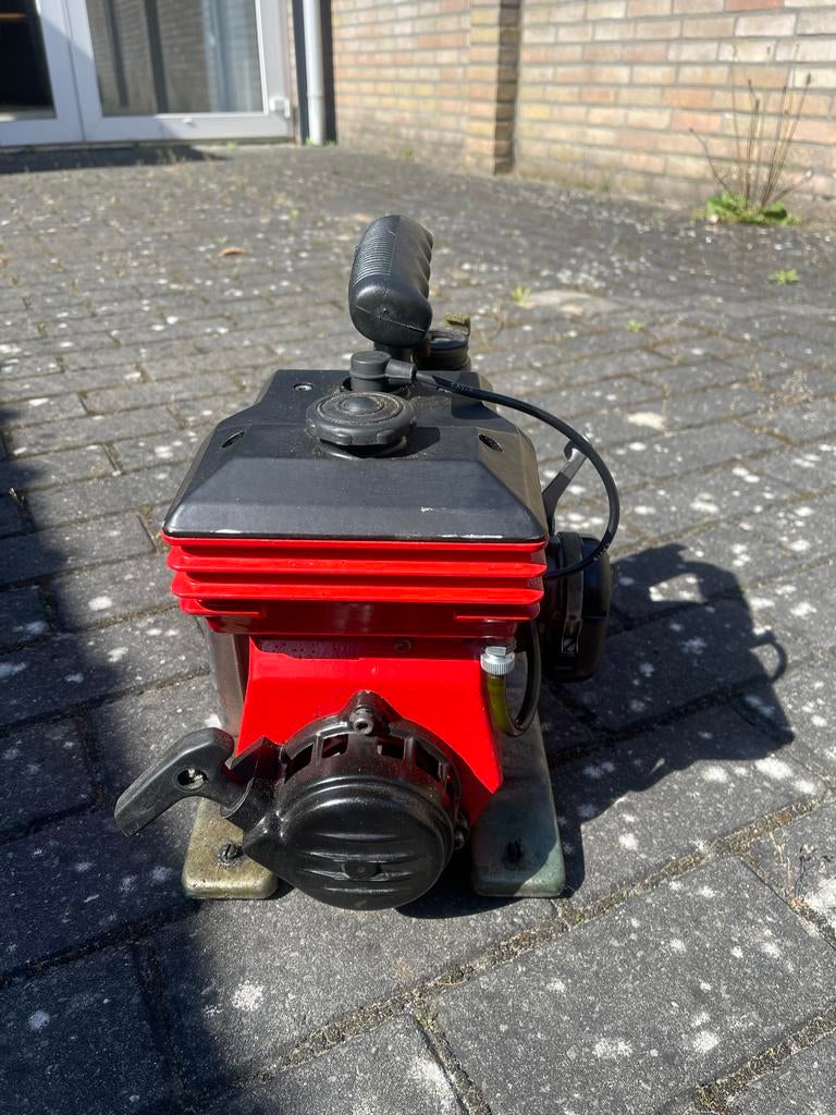 Waterpomp 2 takt - Jaren stilgestaan, Doe-het-zelf en Verbouw, Motoren, Ophalen, Zo goed als nieuw, Benzinemotor