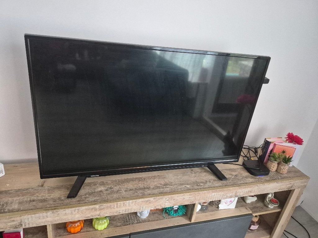 Toshiba smart TV (defect), Audio, Tv en Foto, Televisies, Ophalen, 50 Hz, 80 tot 100 cm, Smart TV