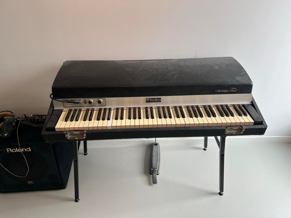 Fender Rhodes 73 - gereviseerd incl stand excl kofferdeksel., Muziek en Instrumenten, Gebruikt, Zwart, Ophalen of Verzenden, Digitaal