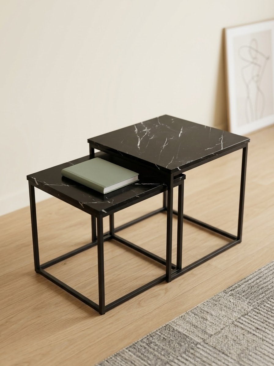 Set van 2 bijzettafels met marmerlook blad, Minder dan 55 cm, Metaal of Aluminium, Vierkant, Zo goed als nieuw