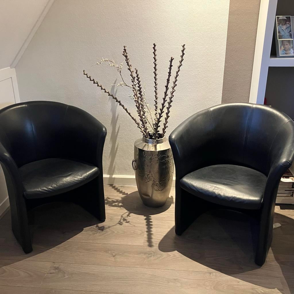 Twee zwarte leren kuipstoelen, Ophalen, Gebruikt, Twee, Zwart