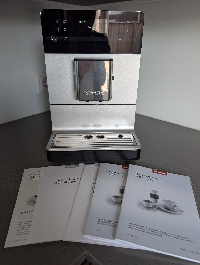 MIELE Koffiemachine Volautomaat CM5510 - Goed onderhouden, Witgoed en Apparatuur, Ophalen, Afneembaar waterreservoir, Koffiemachine