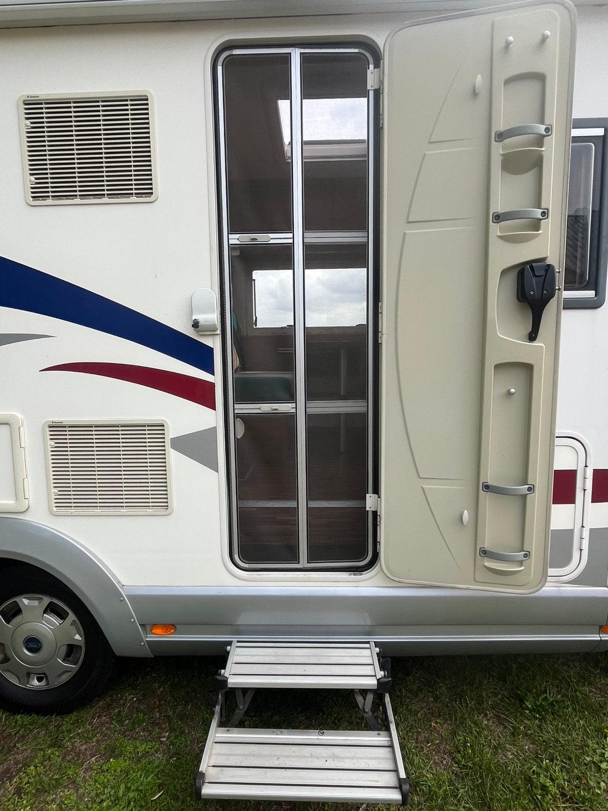 Foto 8 van Ford Transit Eura Mobil 685  2.2 TDC bwj. 2009 6 pers.izgst.