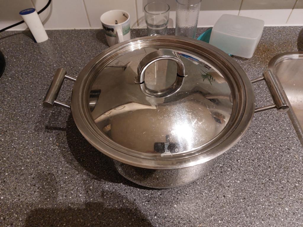 1 grote rvs pan met deksel rond 25cm hoogte 16cm inductie, Kookpan of Snelkookpan, Gebruikt, Inductieplaat, Ophalen of Verzenden