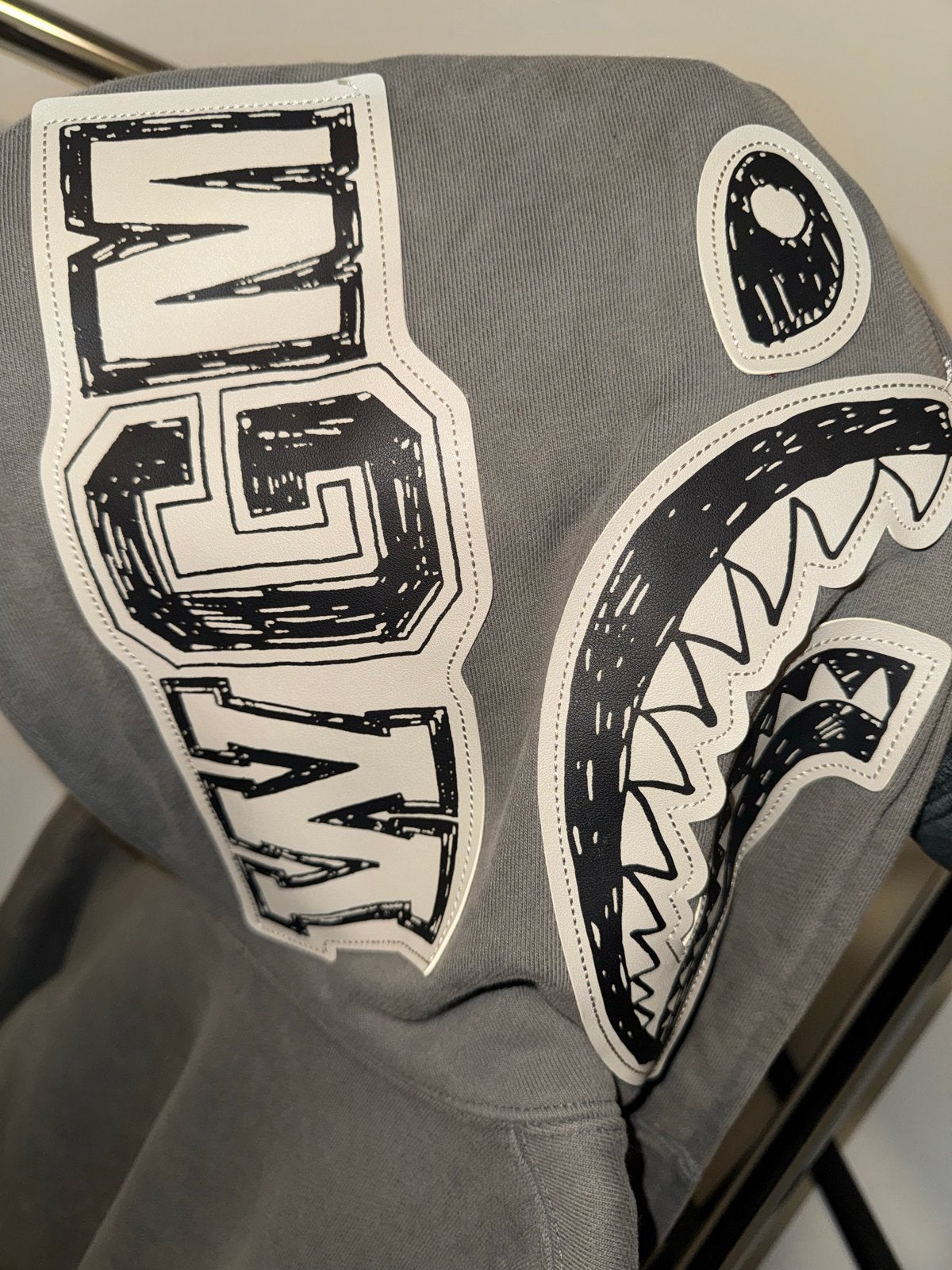 A Bathing Ape BAPE Shark Hoodie Grijs, Ophalen of Verzenden, Zo goed als nieuw, Maat 48/50 (M), Grijs