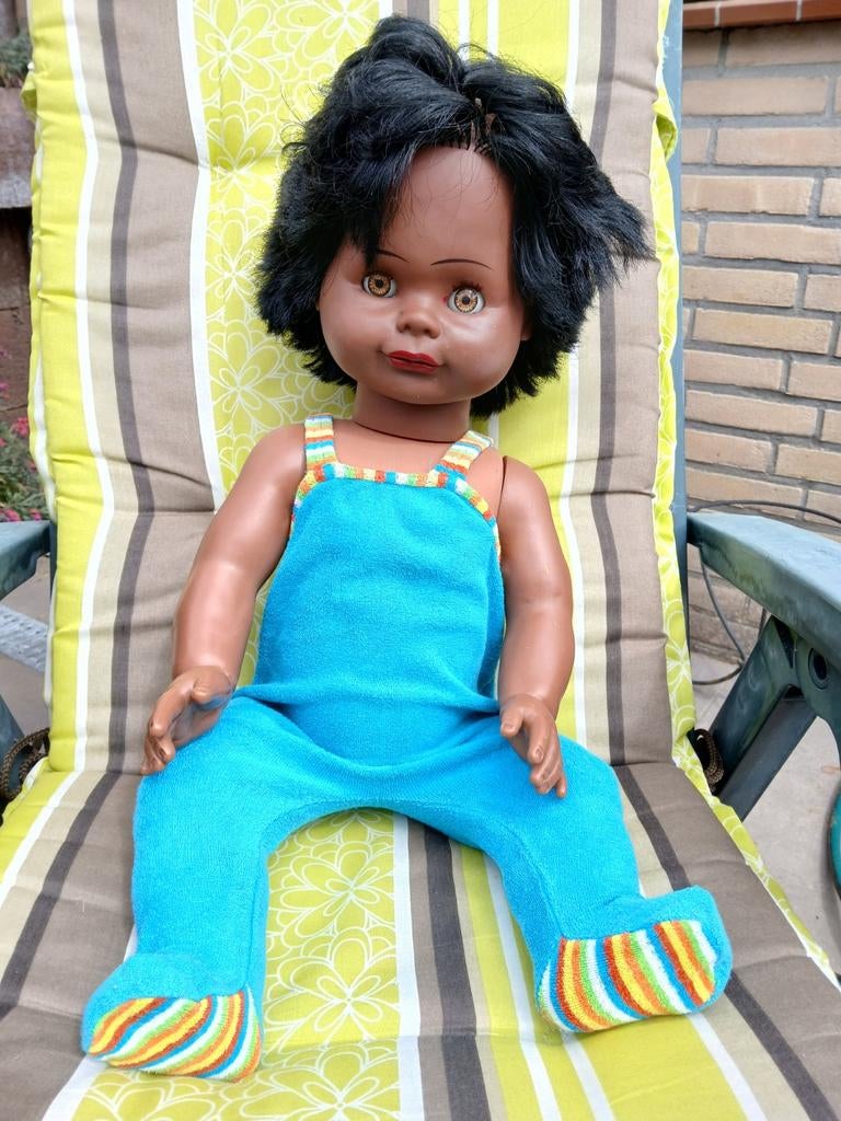 Donkere pop met echt haar, 70 cm - Merk zie foto, Ophalen of Verzenden, Gebruikt, Overige typen