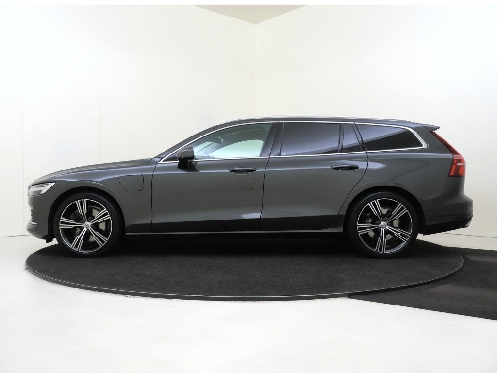 Volvo V60 2.0 T8 AWD R-Design | Trekhaak | 19" Velgen | Lede, 12 maanden, Adaptive Cruise Control, Gebruikt, 4 cilinders