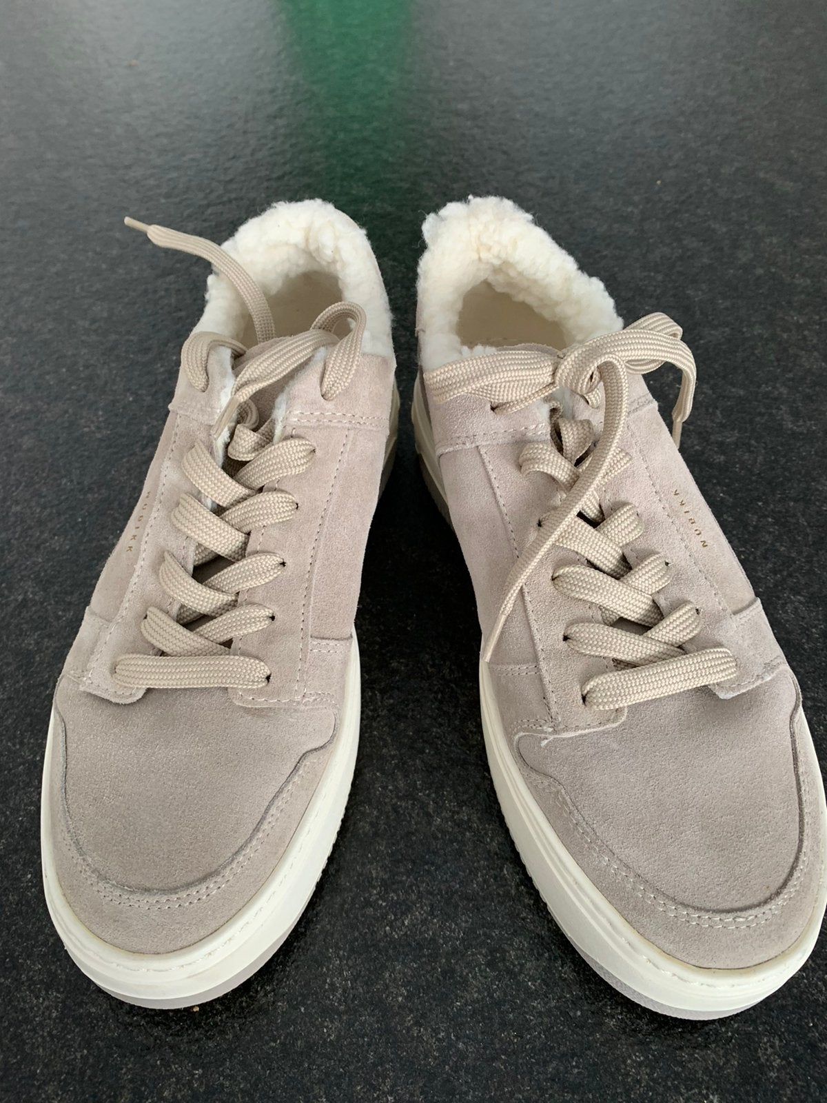 Nubikk beige suede sneakers bont gevoerd mt 39 zgan, Beige, Ophalen of Verzenden, Sneakers of Gympen, Zo goed als nieuw