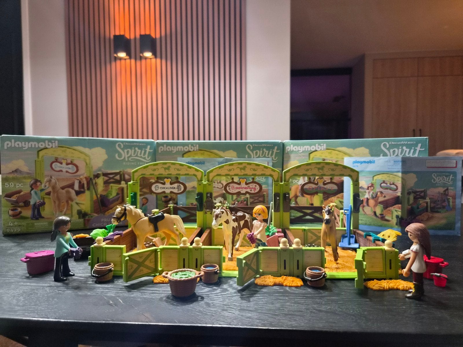 Playmobil Spirit Paardenstallen met 3 paarden en figuren, Gebouw, Complete set, Ophalen of Verzenden, Zo goed als nieuw