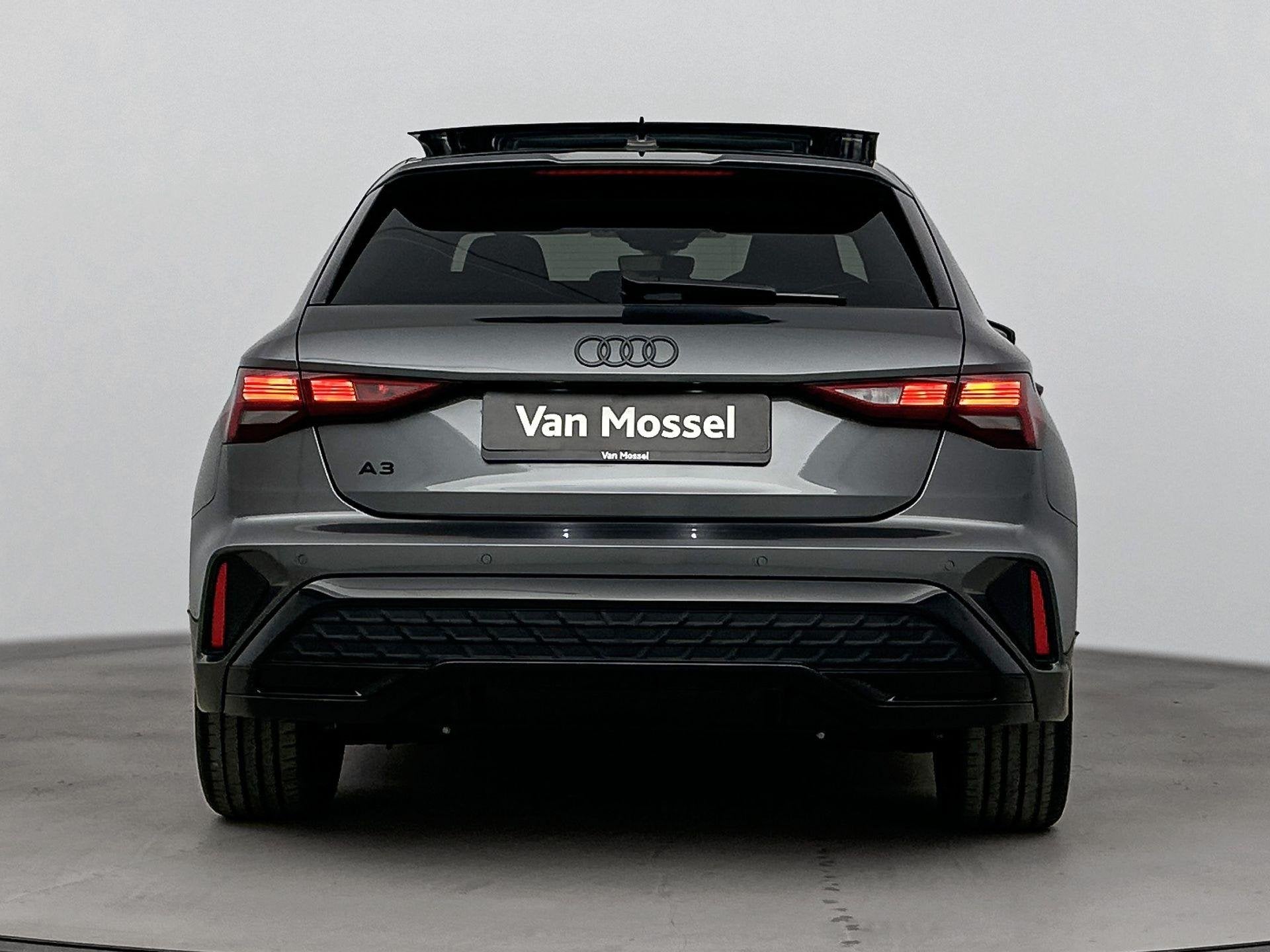 Audi A3 Sportback 45 TFSI e S Edition Competition 272PK | Ni, Euro 6, 4 cilinders, Leder en Stof, 26 kWh