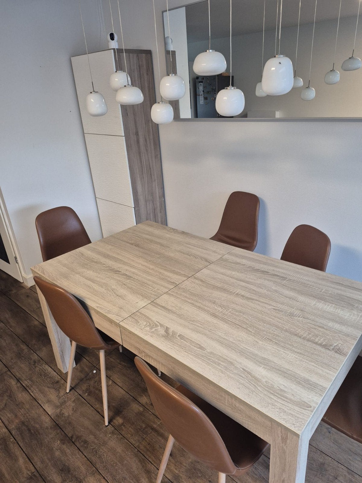 Uitschuifbare eettafel met 6 stoelen - Zo goed als nieuw