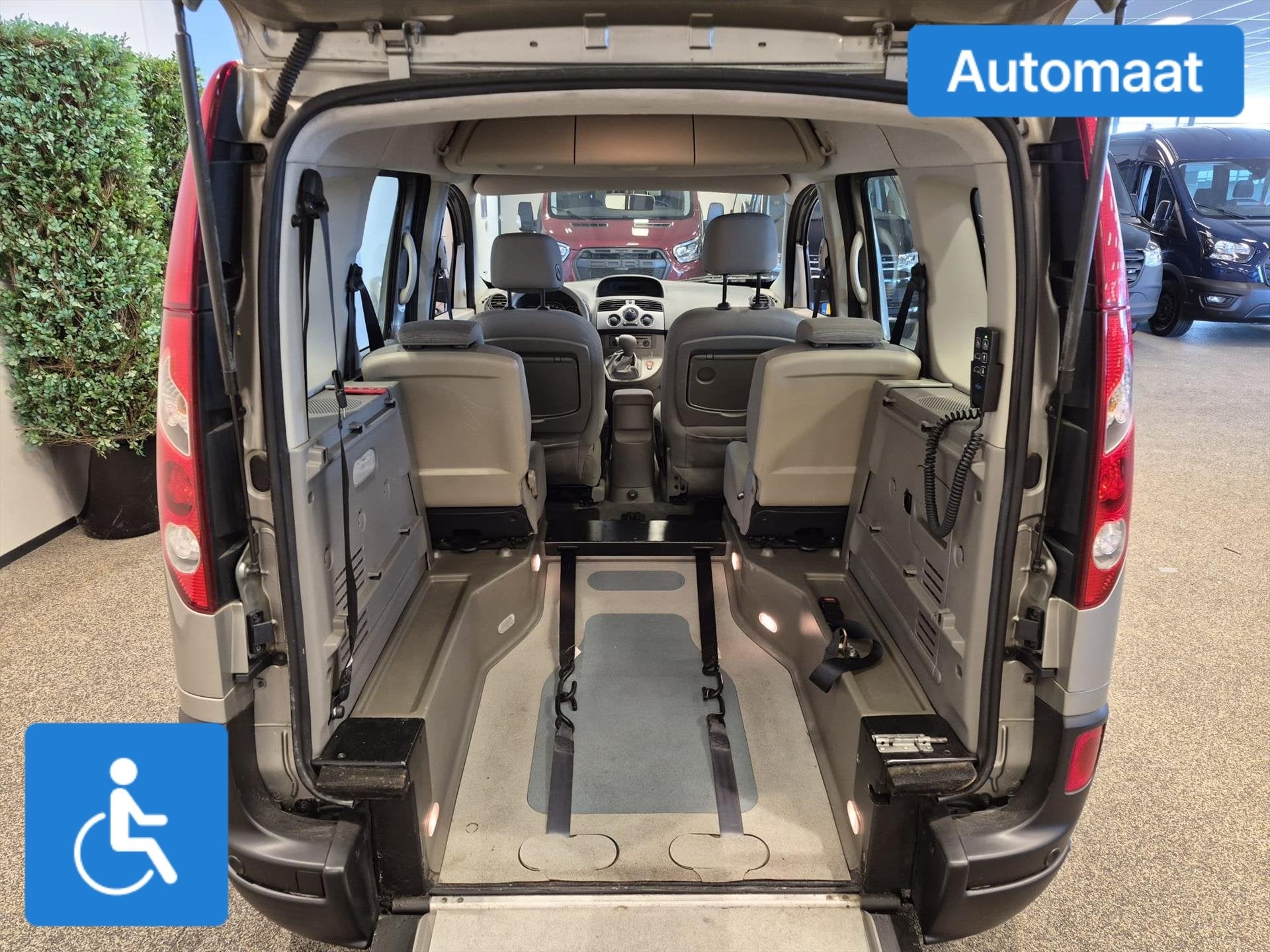 Renault Kangoo Rolstoelauto Automaat 4+1 incl. luchtvering, Auto's, Renault, Automaat, Stof, Gebruikt, 4 stoelen
