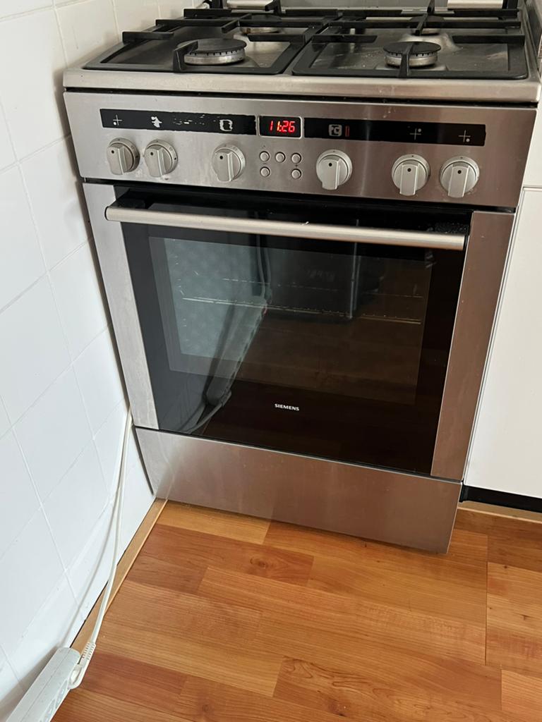 Siemens gasfornuis met oven HR74W537N. Ophalen eind mei., Witgoed en Apparatuur, Fornuizen, Ophalen, Gebruikt, 4 kookzones, Gas