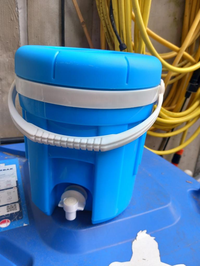 Wateremmertje met kraantje - ideaal voor camping/picknick, Ophalen of Verzenden, Gebruikt, Koelbox, Koelelement
